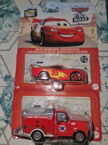 2 voitures cars Mattel neuves Disney Pixars neuves