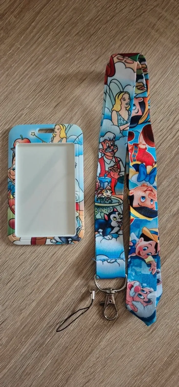 Porte carte d'identité Pinocchio avec lanière fantaisie. - photo numéro 4