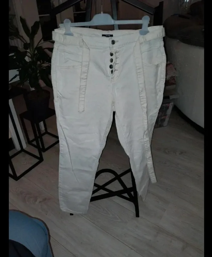 Jean beige Kiabi taille 46 neuf jamais porté.