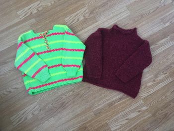 Lot de 2 pulls taille 104-110.