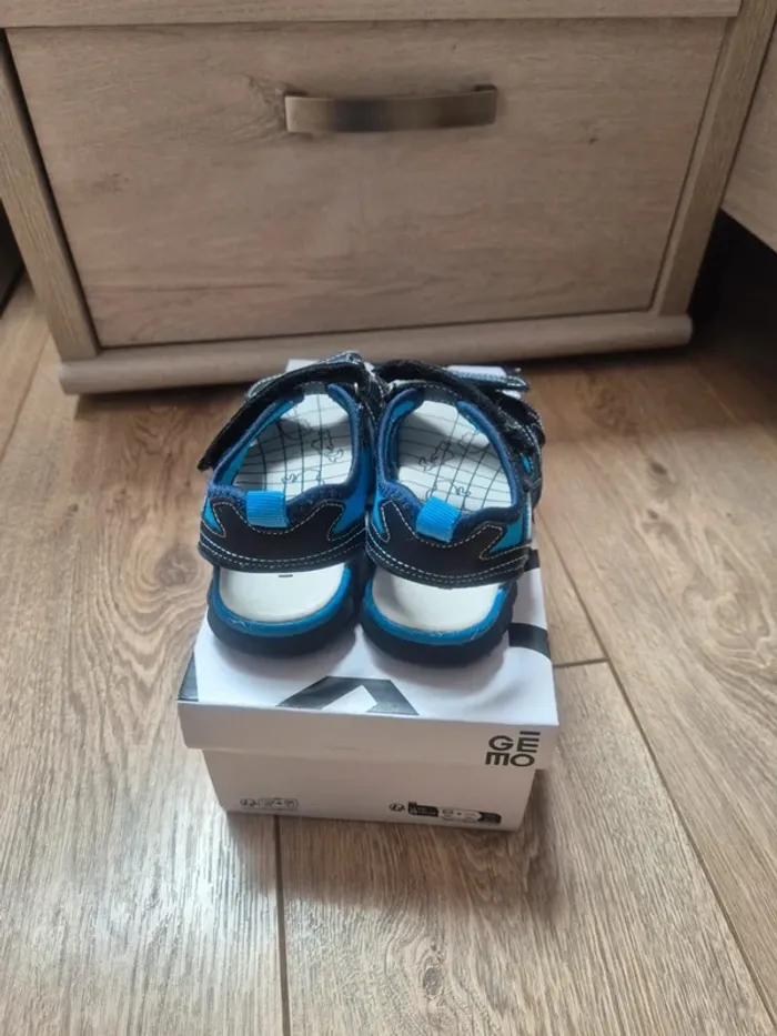 Chaussures sandales / nu-pieds gémo pointure 28 en très bon état - photo numéro 4