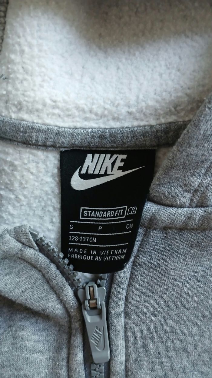 Veste  sweat nike taille 9/10ans - photo numéro 2