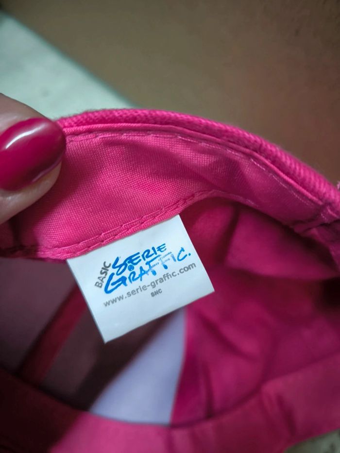 Casquette fushia serie graffic neuve - photo numéro 2