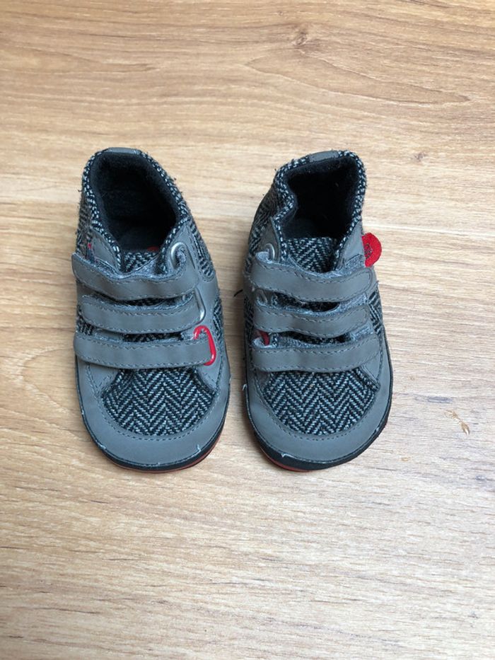 Basket grise bébé