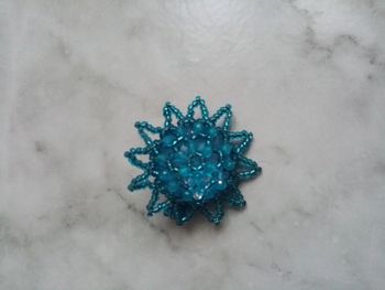 Bague en perles bleues