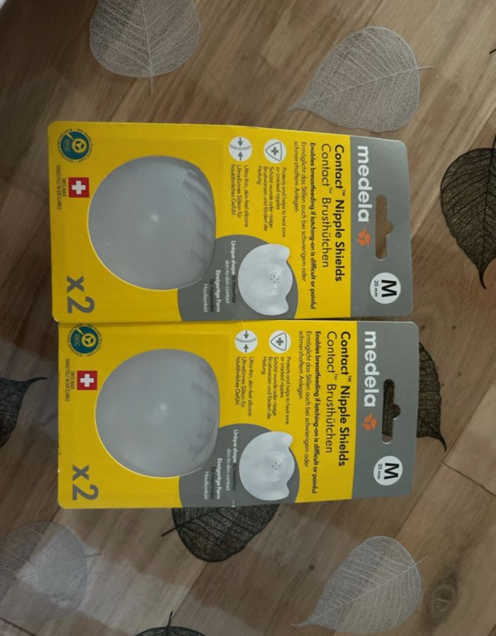 Lot de deux boîtes de bouts de seins taille M
