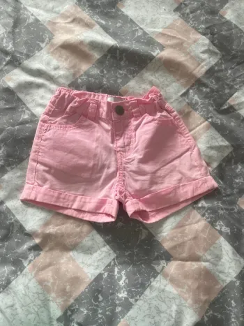 Short fille rose