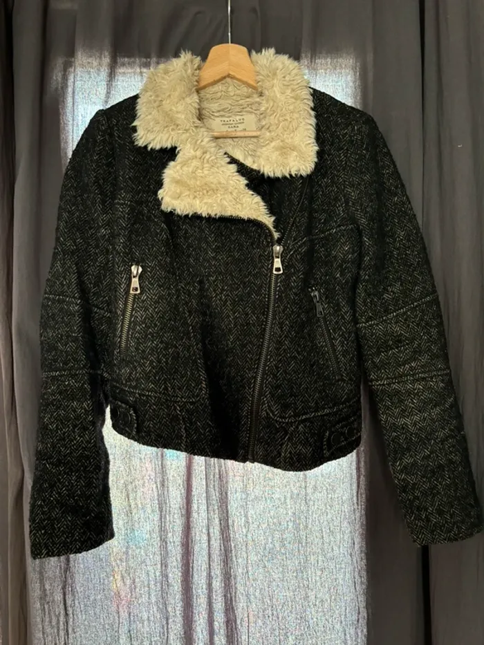 Manteau avec fourrure à l’intérieur