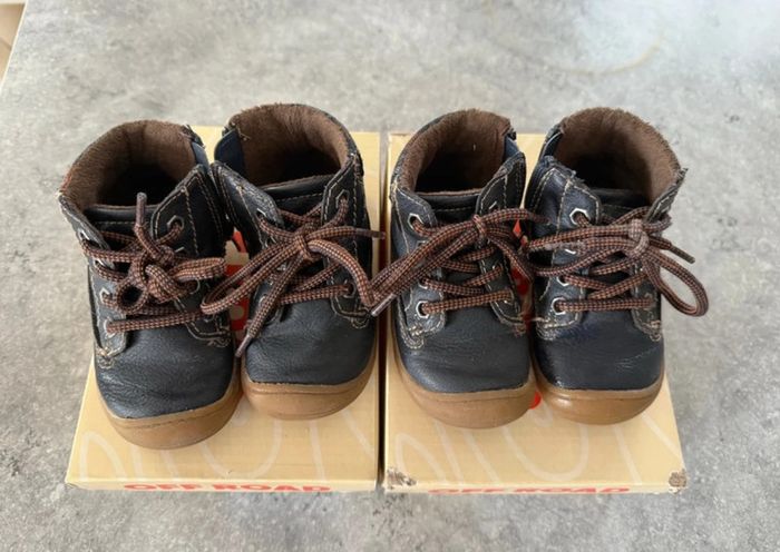 Lot de deux paires de chaussures pointure 21 - photo numéro 2