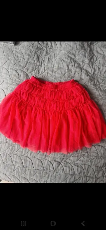 Jupe rouge à volants
