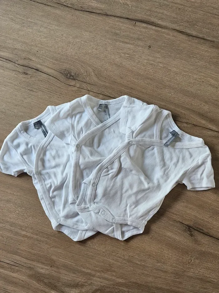 Lot de 3 bodies manches courtes 1 mois