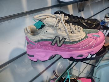 New Balance 1000- tan pink green