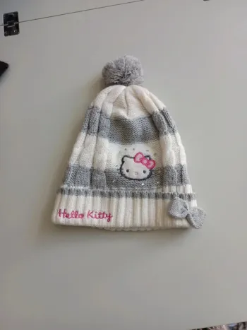 Bonnet hello Kitty pompon avec noeud