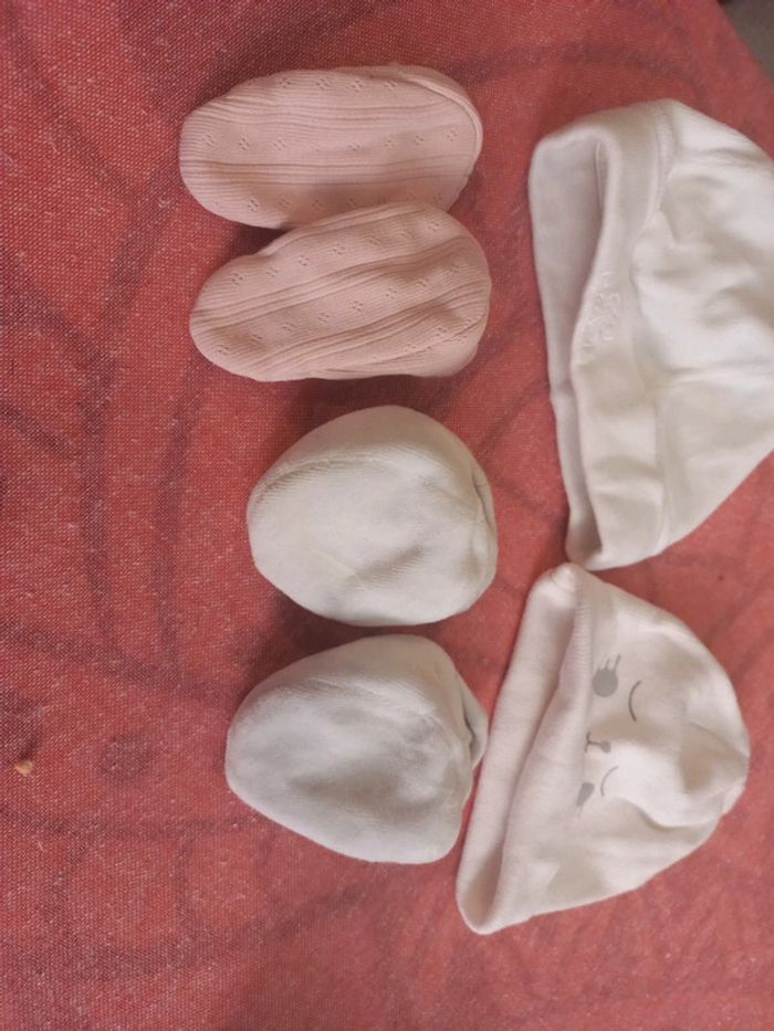Lot bonnet chaussons naissance - photo numéro 6