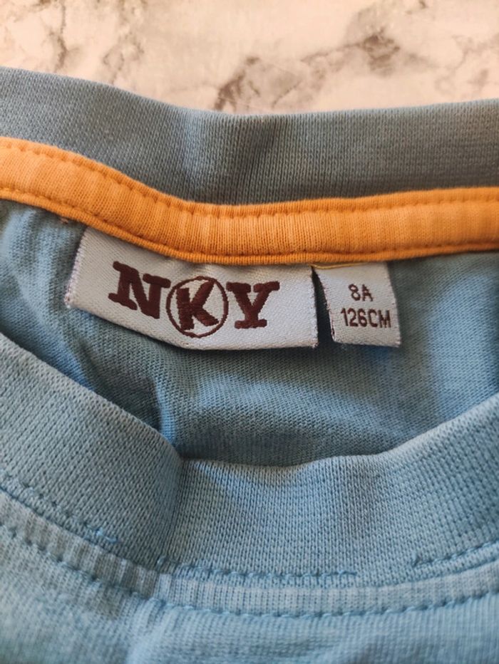 T-shirt taille 8 ans - photo numéro 2