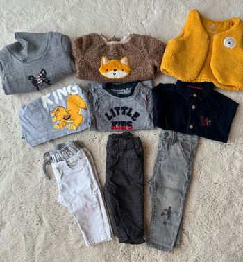 Lot 9 vêtements - 9 mois bébé garçon - pulls- jeans-tee shirts - chemise - très bon état