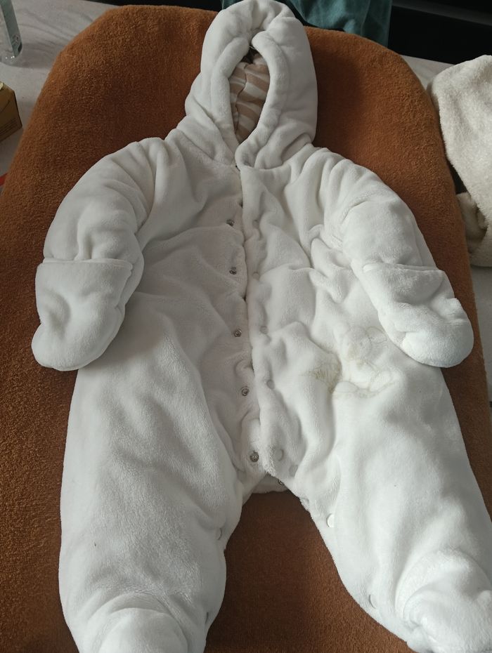 Sur pyjama  1-3 mois