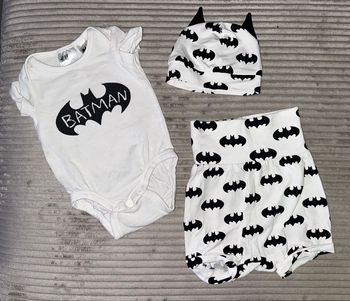 🦇 Ensemble Batman H&M 3 pièces – bébé (body + pantalon + bonnet)