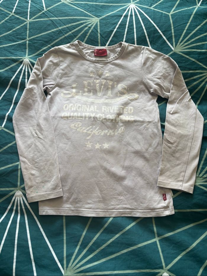 T shirt levis