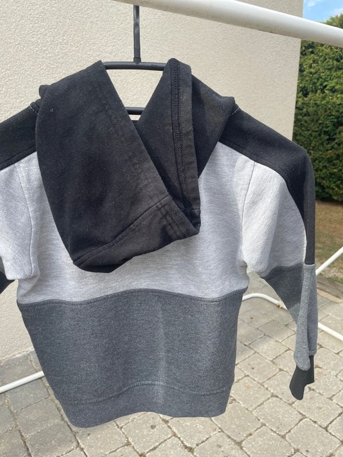 Beau sweat-shirt, taille cinq ans - photo numéro 5