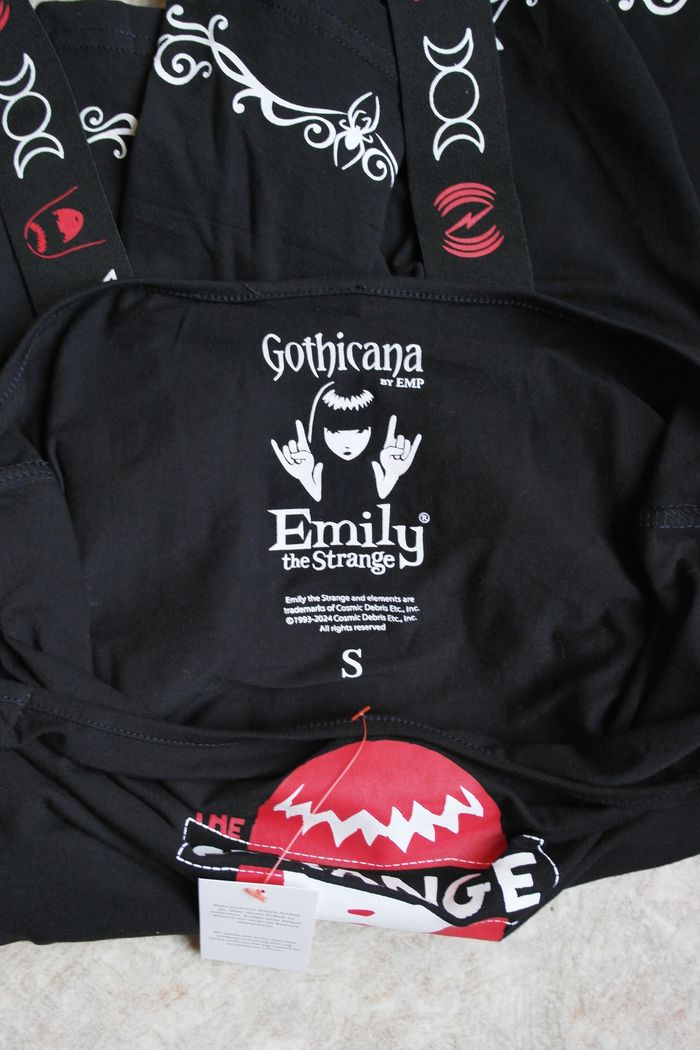 robe Emily the Strange - taille S - photo numéro 9