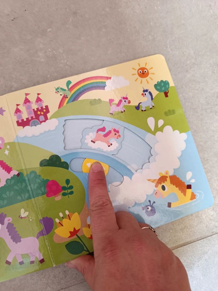 Livre cartonné avec tirettes mon histoire de licorne - photo numéro 5