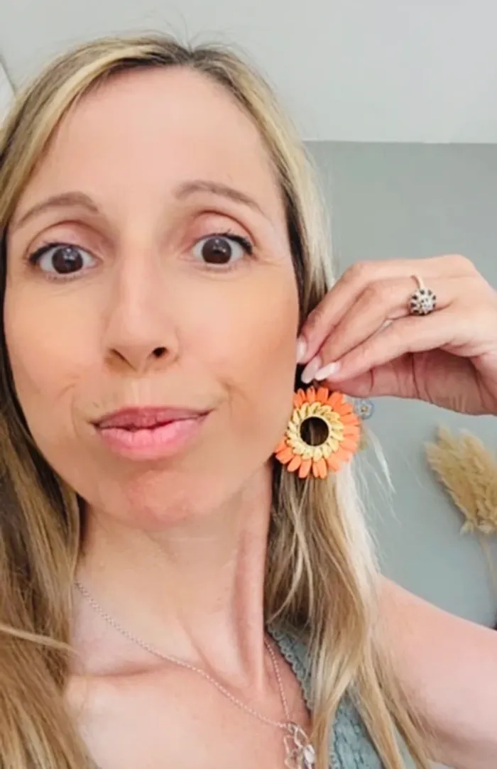 Boucles d'oreilles bohèmes fleurs et acier doré - photo numéro 7