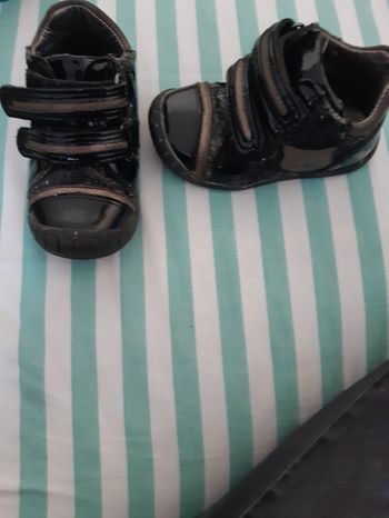 chaussures montantes vernies à scratch