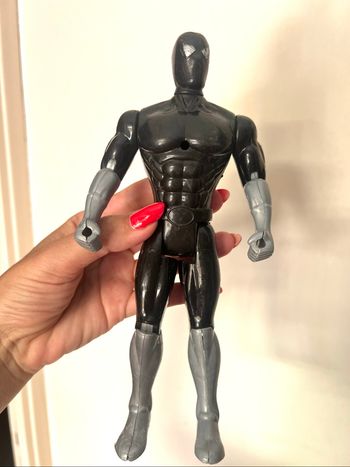 Super héros noir et gris