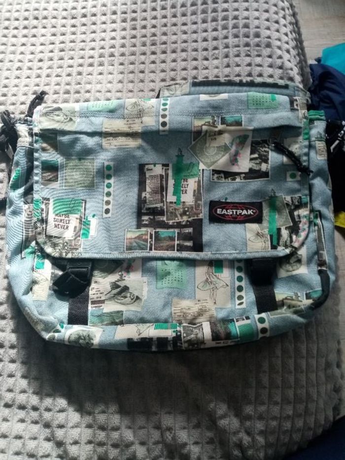 Sac besace eastpak