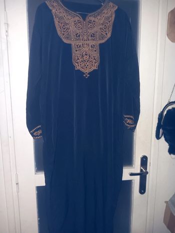Robe orientale noire brodée doré élégante xxl