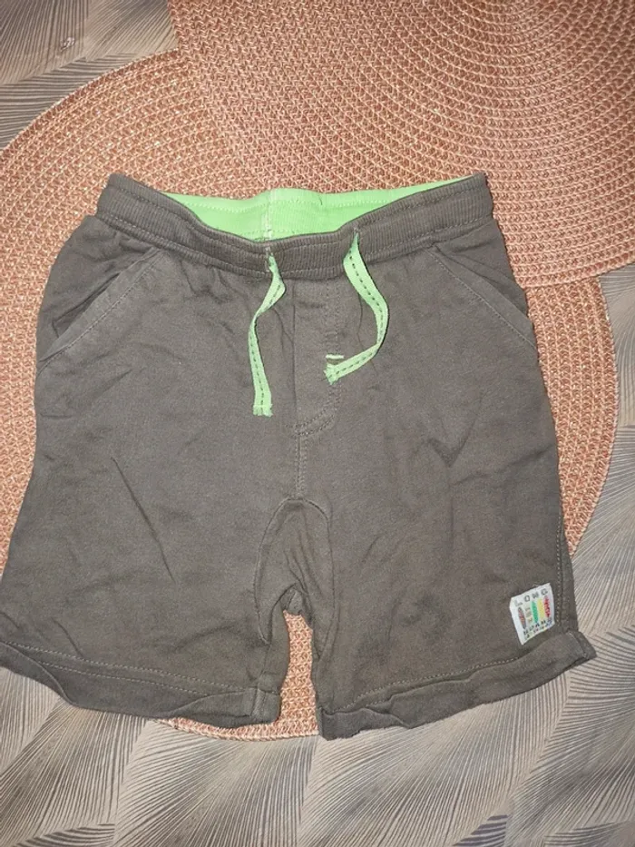 Short excellent état 18 mois