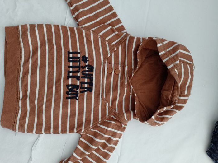 sweat de chez Vert Baudet 3 mois réf R184 B6