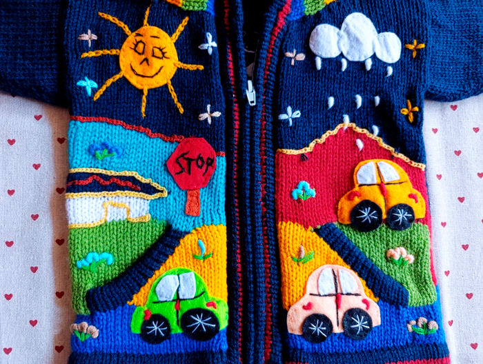 🌈 Handmade embroidered baby hoodie – 1 year old 🌞🚗 - photo numéro 2