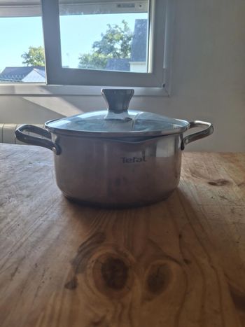 Faitout 2.7L en inox tefal + couvercle en très bon état
