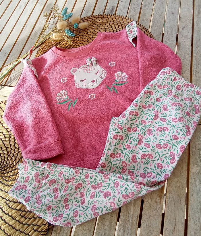 Pyjama 2 pièces tons lilas imprimé Sergent Major taille 3 ans