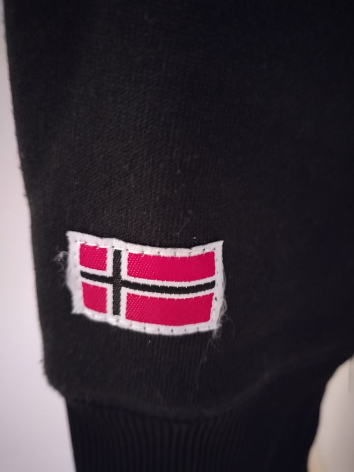 SWEAT POLAIRE NOIR FEMME LOGO AUTHENTIQUE GEOGRAPHICAL NORWAY TAILLE 38 NEUF - photo numéro 5