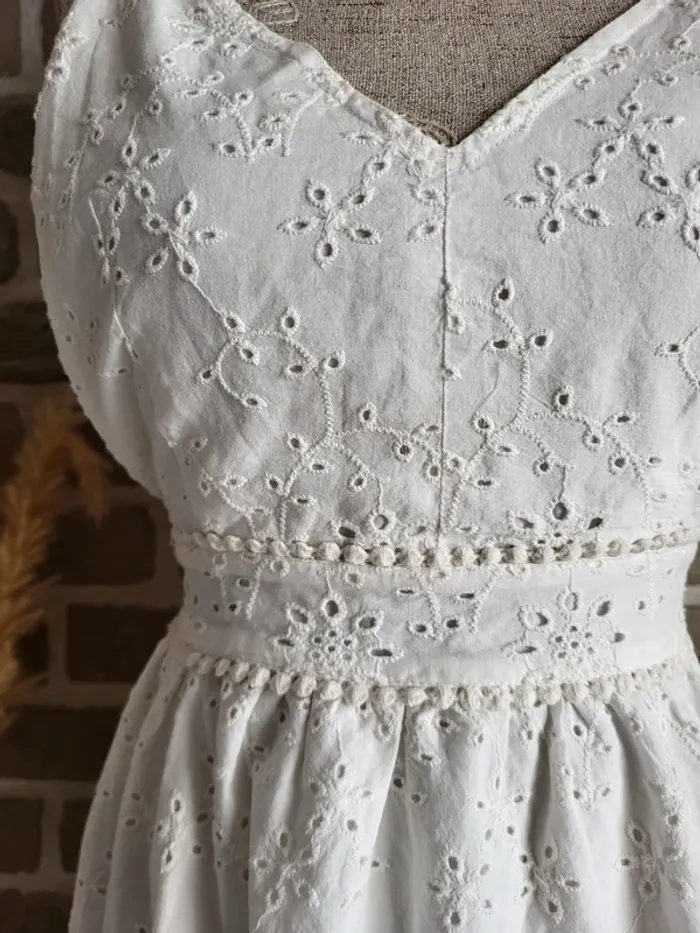 Robe romantique broderies anglaises et magnifique dos nu Pimkie - Neuve avec étiquette - photo numéro 5