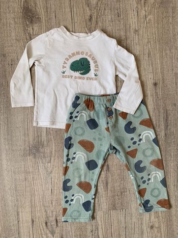 Ensemble pantalon molleton et teeshirt 24 mois