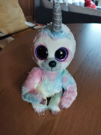 Peluche ty paresseux multicolore. Hauteur 15 cm