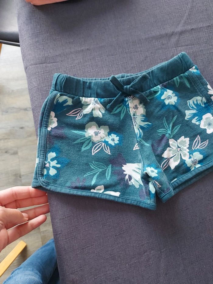Short fleuri Vertbaudet taille 4 ans - photo numéro 2