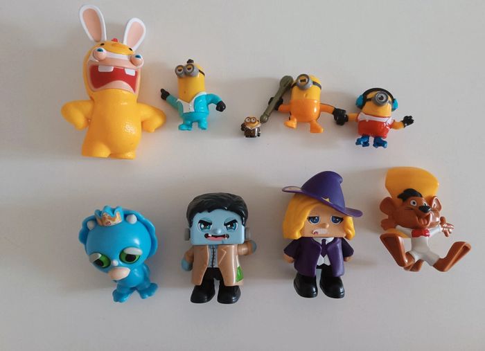 Lot figurines Minions Lapin crétin