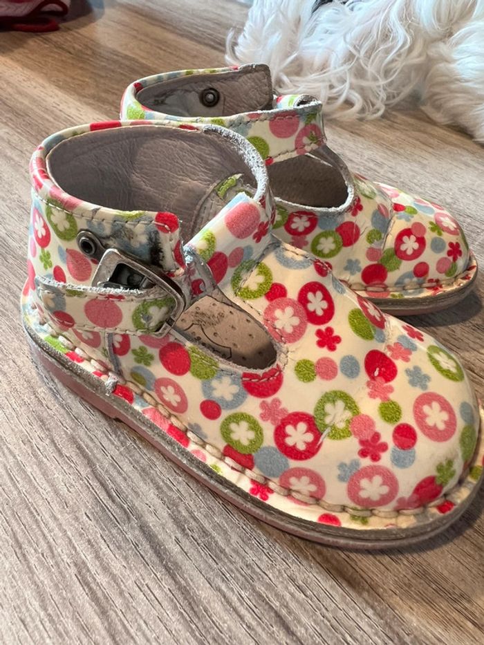 Chaussures bébé fleurie - photo numéro 4