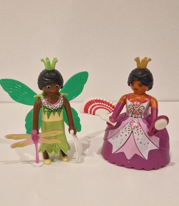 Vends 2 personnages filles