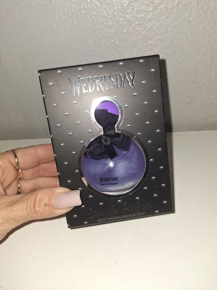 Parfum  wednesday mercredi