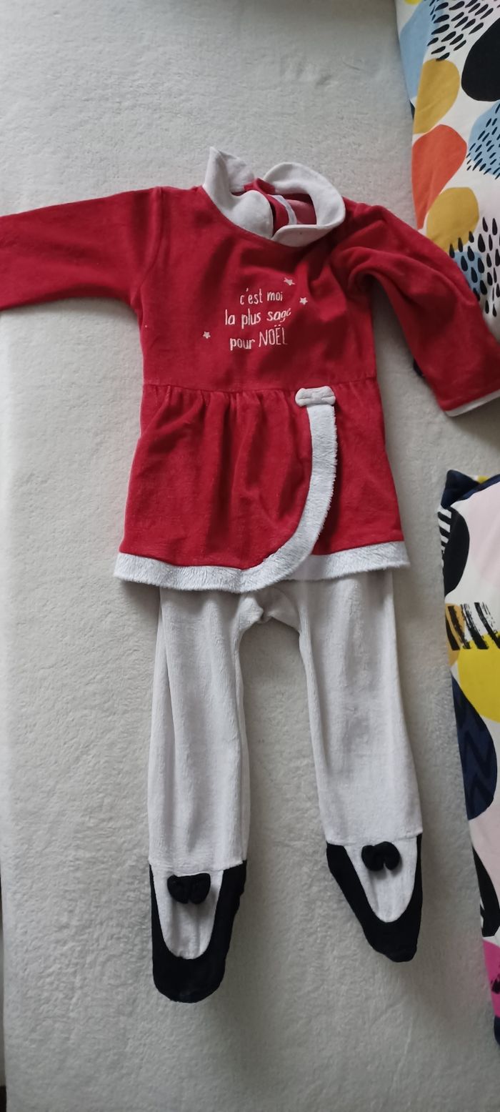 Très joli petit pyjama une pièce bébé fille T 18 mois