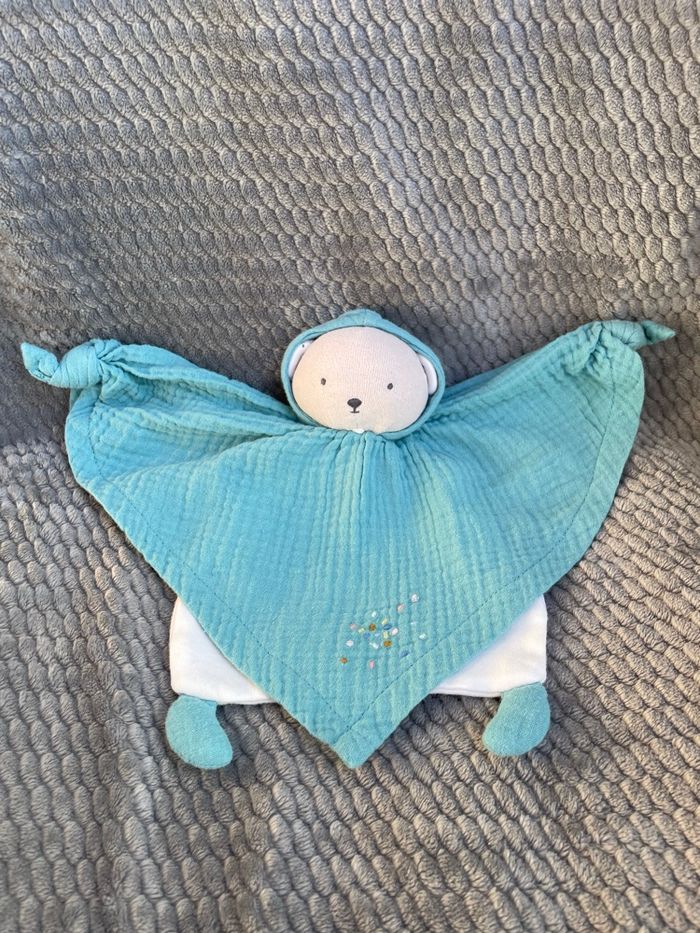 Doudou plat ours bio gaze de coton bleu petits pas Kaloo