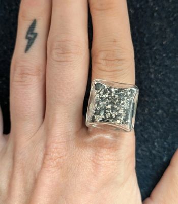 Bague en verre carrée style pylônes