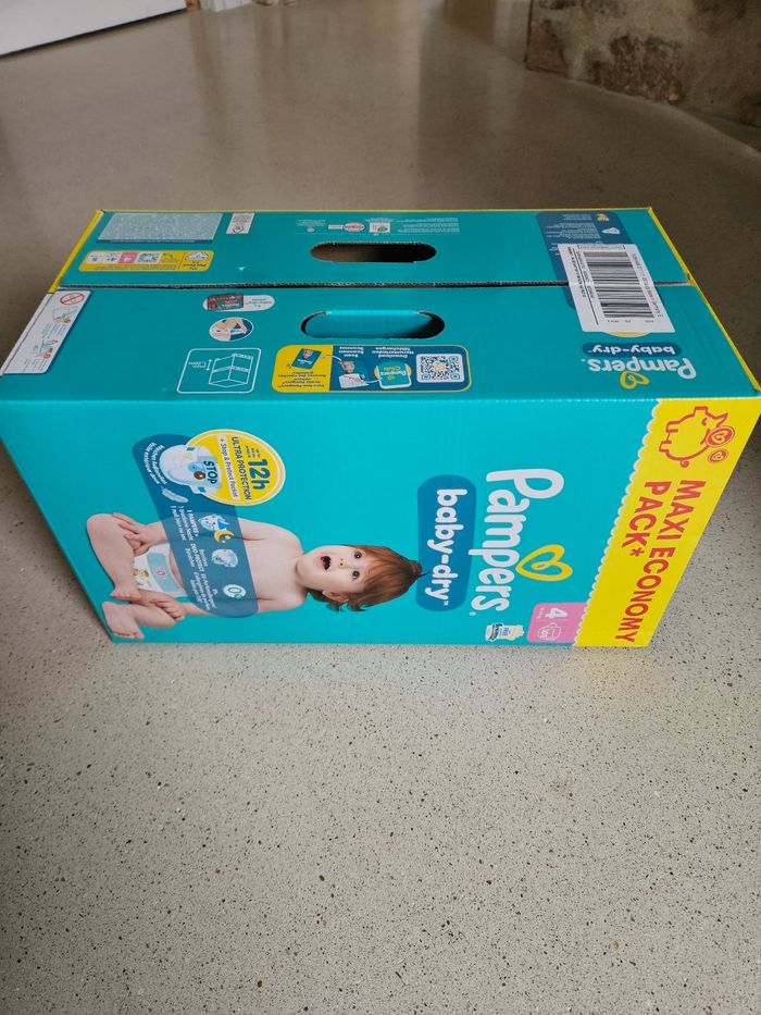 Carton couches taille 4 Pampers
