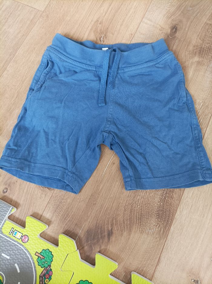 Short bleu 2 ans